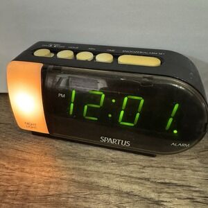 Vtg Spartus 1192 Digital Alarm Clock‎ Night Light Plug In Green Display  TESTED